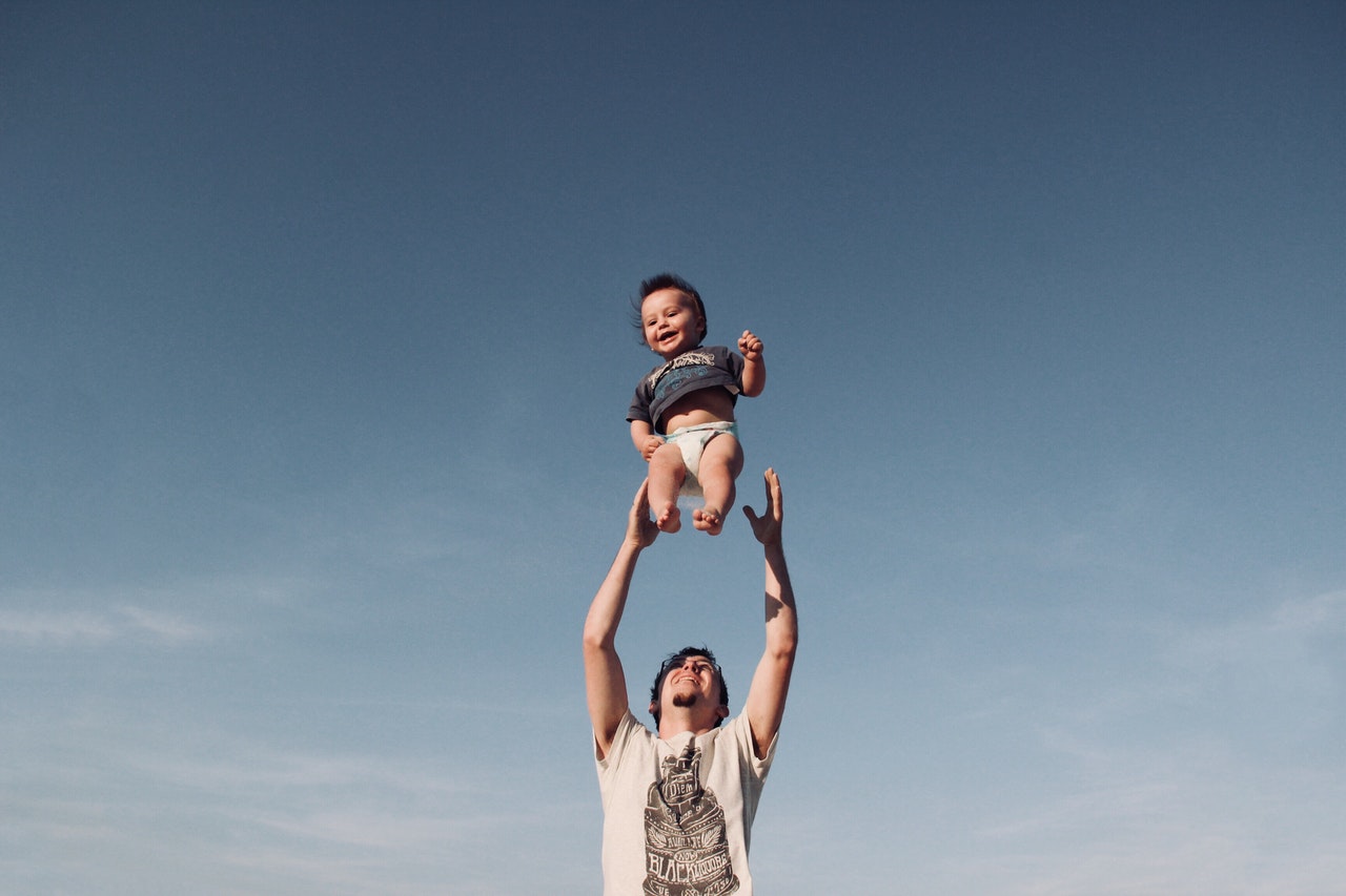father throwing kid in to the air